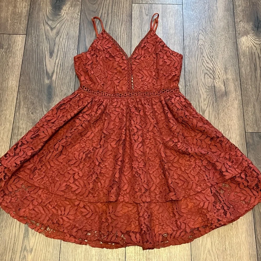 Main strip v neck ruffle Marsala dress - Picture 1 of 9